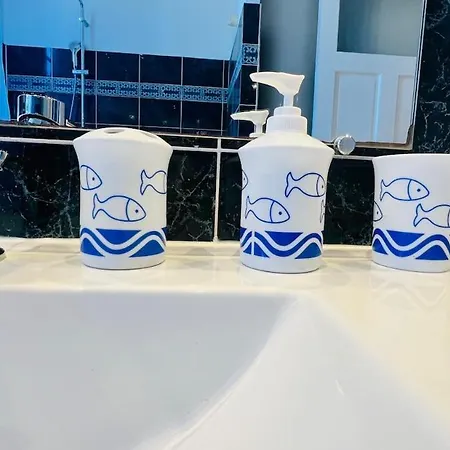 Sublime 2 Bedroom Spacious And Bright Ac Private Parking * Nice