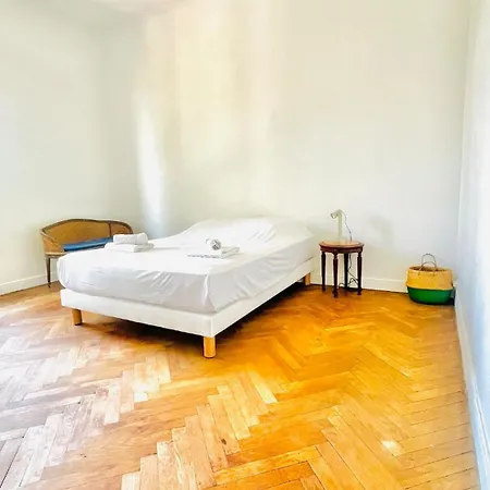 Sublime 2 Bedroom Spacious And Bright Ac Private Parking Nice