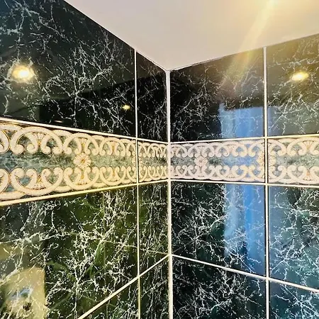 Sublime 2 Bedroom Spacious And Bright Ac Private Parking Lejlighed Nice