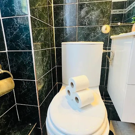 Sublime 2 Bedroom Spacious And Bright Ac Private Parking Apartment *