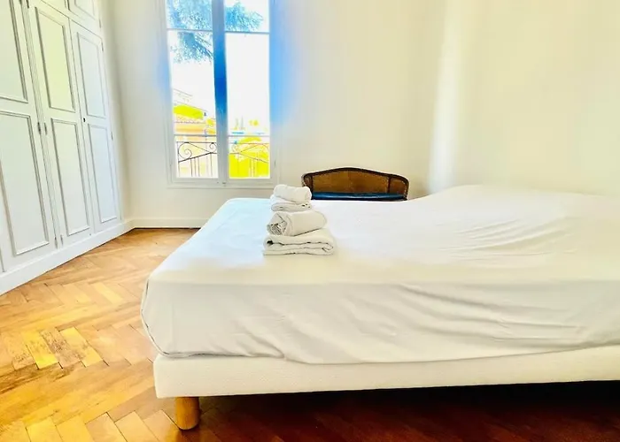 Апартаменты Sublime 2 Bedroom Spacious And Bright Ac Private Parking Ницца