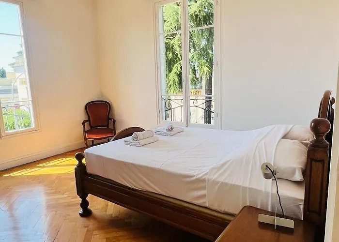Sublime 2 Bedroom Spacious And Bright Ac Private Parking * Nice
