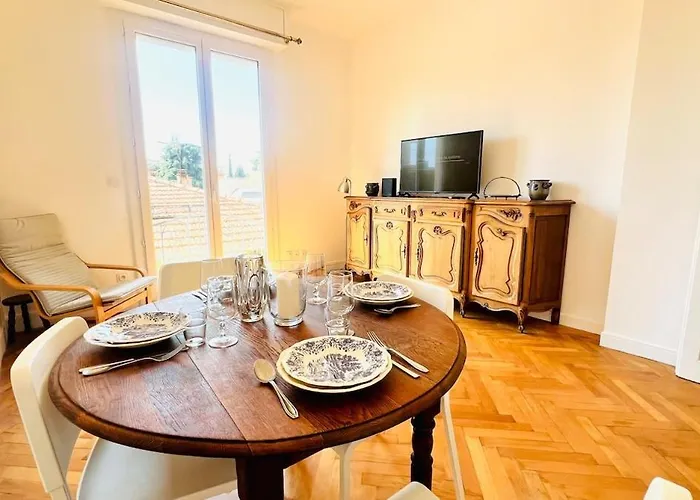 Sublime 2 Bedroom Spacious And Bright Ac Private Parking Nice