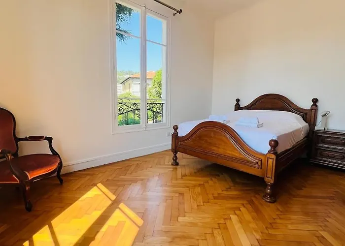 Lejlighed Sublime 2 Bedroom Spacious And Bright Ac Private Parking *