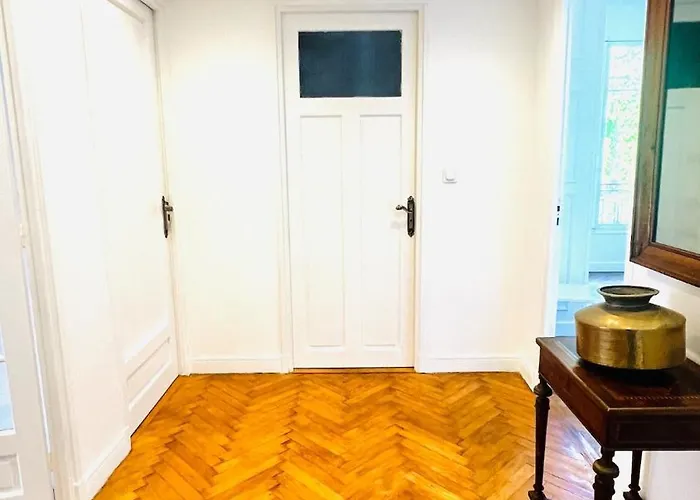 Sublime 2 Bedroom Spacious And Bright Ac Private Parking Lejlighed *