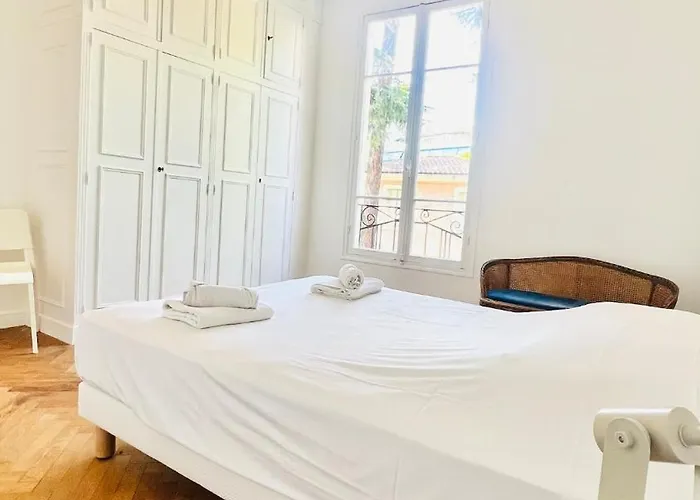 Sublime 2 Bedroom Spacious And Bright Ac Private Parking * Nice