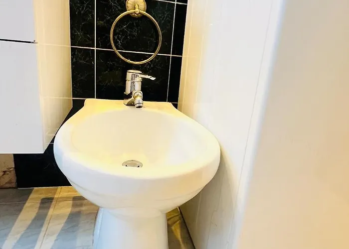 Lejlighed Sublime 2 Bedroom Spacious And Bright Ac Private Parking