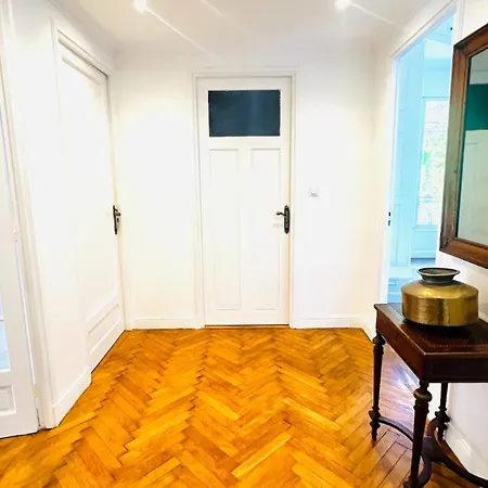 Sublime 2 Bedroom Spacious And Bright Ac Private Parking Daire *